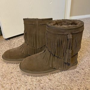 Koolaburra by Ugg fringe boots